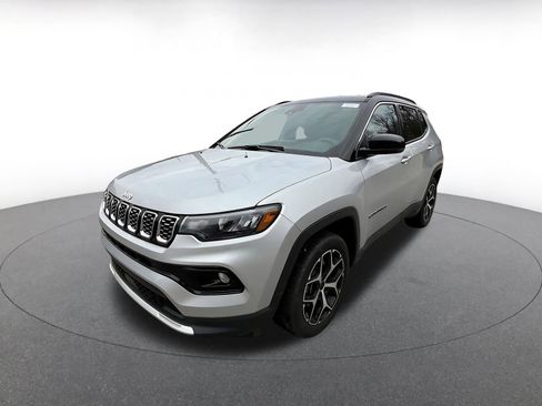 Used 2025 Jeep Compass Limited image 3