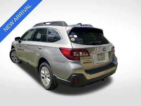 Used 2019 Subaru Outback 2.5i Premium w/ Popular Package #2 AWD/4WD image 5