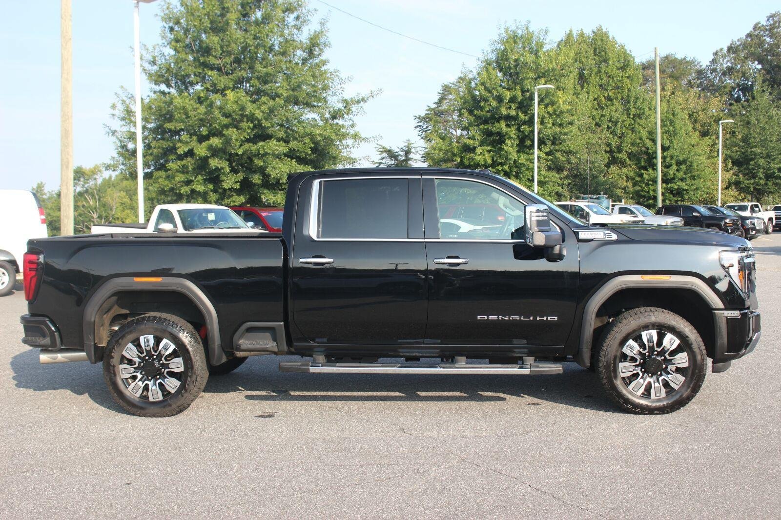 Used 2025 GMC Sierra 2500 Denali w/ Denali Reserve Package AWD/4WD image 8