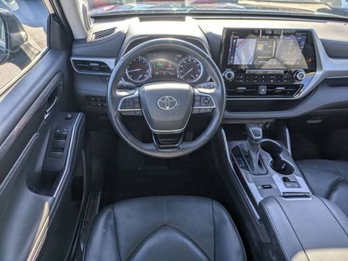 Certified 2022 Toyota Highlander Platinum image 18