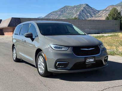 Used 2023 Chrysler Pacifica Touring-L