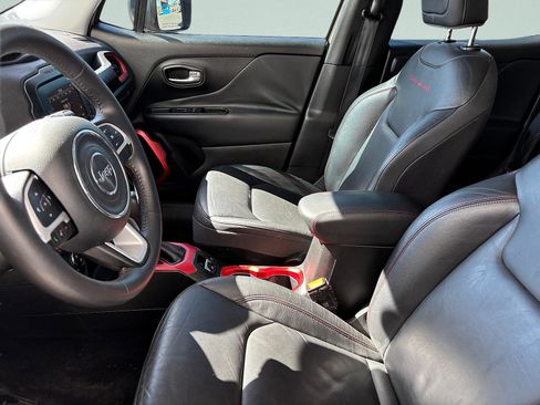 Used 2016 Jeep Renegade Trailhawk AWD/4WD image 15