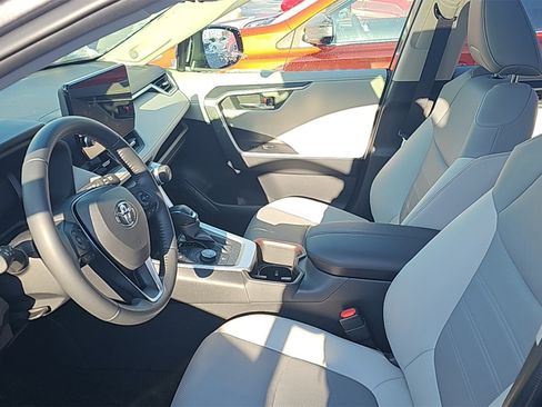 Used 2025 Toyota RAV4 Limited image 26