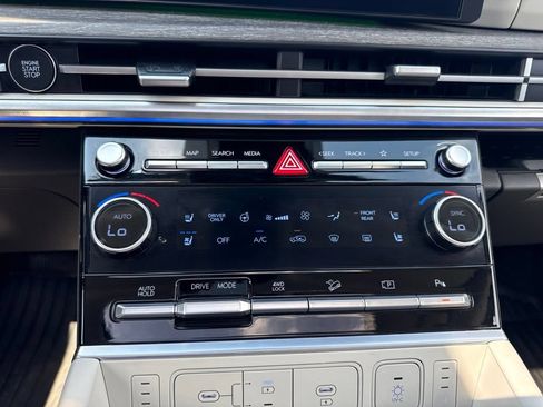 Used 2025 Hyundai Santa Fe Calligraphy AWD/4WD image 11