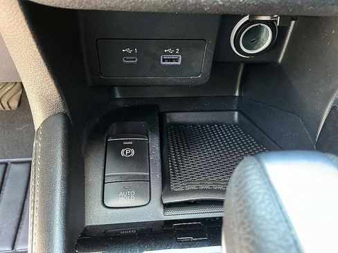 Certified 2022 Nissan Kicks SV FWD image 18
