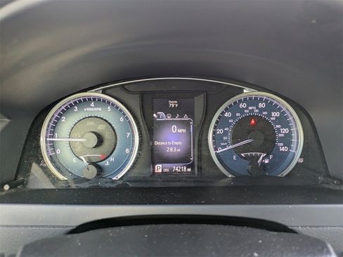 Used 2015 Toyota Camry XLE image 3