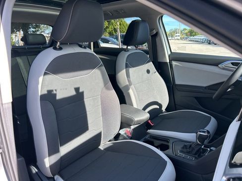 New 2026 Volkswagen Taos SE FWD image 44