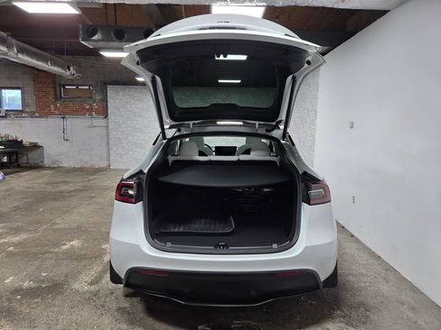 Used 2024 Tesla Model Y Long Range AWD/4WD image 42