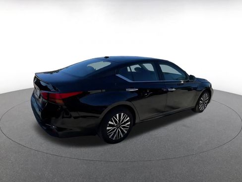 Used 2025 Nissan Altima 2.5 SV image 15