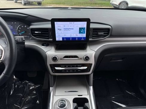 Certified 2023 Ford Explorer XLT w/ Equipment Group 202A AWD/4WD image 2
