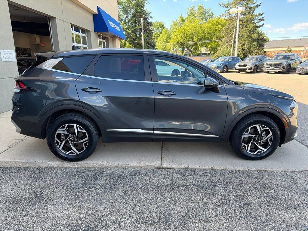 Used 2023 Kia Sportage LX AWD/4WD image 9