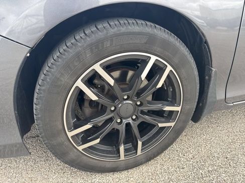 Used 2017 Honda Accord EX-L image 2