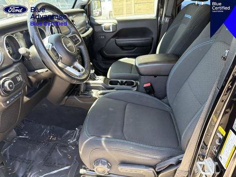 Used 2023 Jeep Wrangler Unlimited Rubicon 4xe w/ Cold Weather Group AWD/4WD image 17