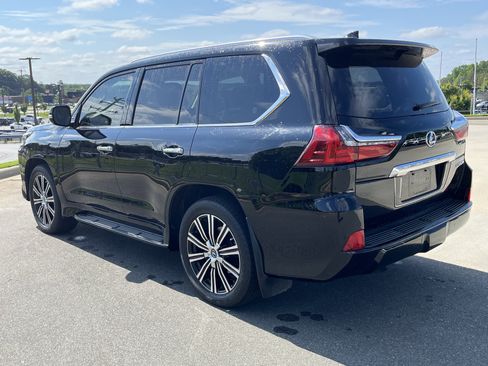 Used 2021 Lexus LX 570 4WD w/ Luxury Package image 7