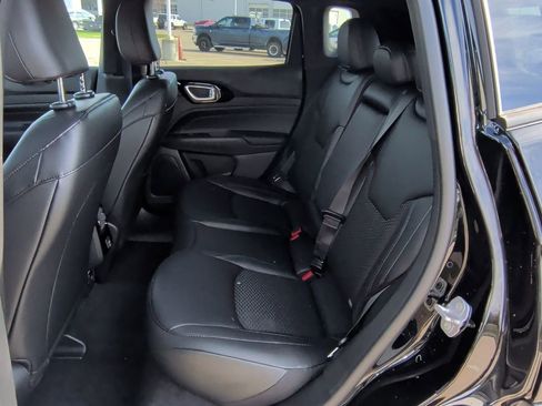 New 2026 Jeep Compass Latitude image 36