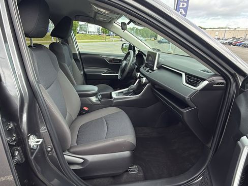 Used 2023 Toyota RAV4 LE AWD/4WD image 18