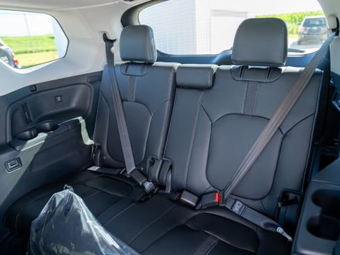 Used 2025 Honda Pilot EX-L image 18