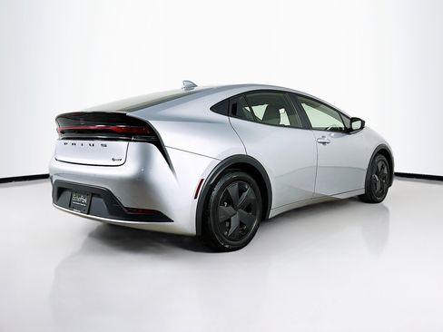 Used 2025 Toyota Prius LE image 9