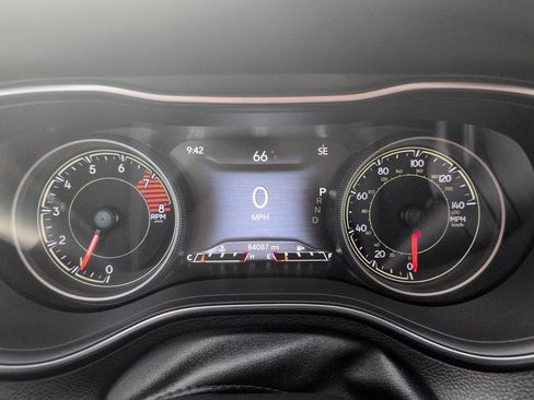 Used 2019 Jeep Cherokee Trailhawk AWD/4WD image 4