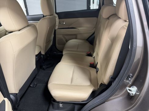 Used 2018 Mitsubishi Outlander SE image 25