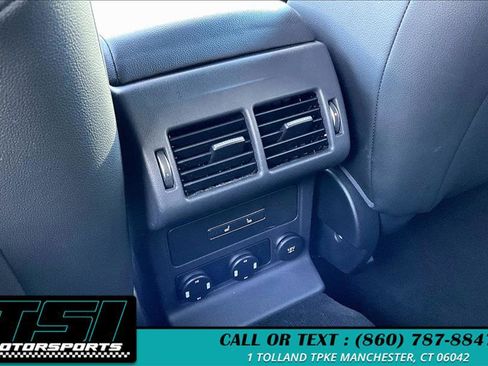 Used 2018 Jaguar F-PACE Premium image 32