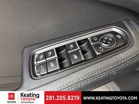 Used 2022 Porsche Macan image 8