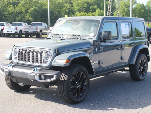 Used 2024 Jeep Wrangler Unlimited Sahara AWD/4WD image 3