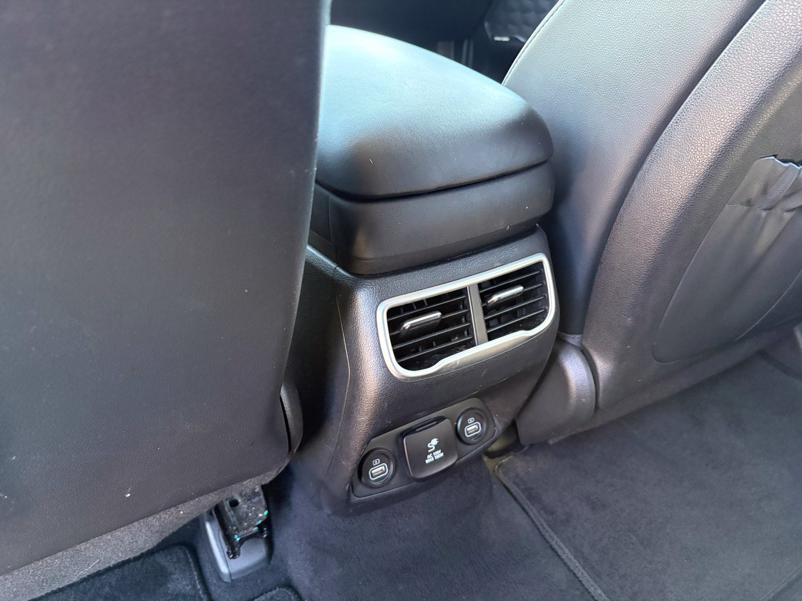 Used 2023 Hyundai Santa Fe Limited AWD/4WD image 32