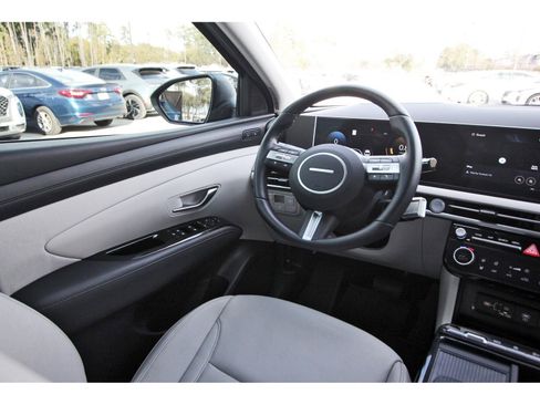 Used 2026 Hyundai Tucson Limited image 12