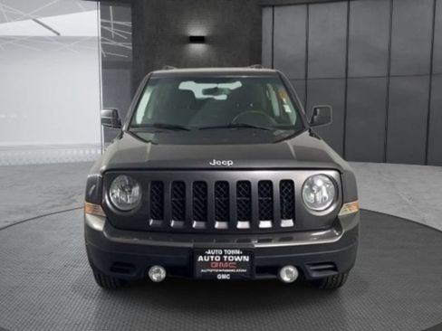 Used 2017 Jeep Patriot Sport w/ Power Value Group FWD image 3