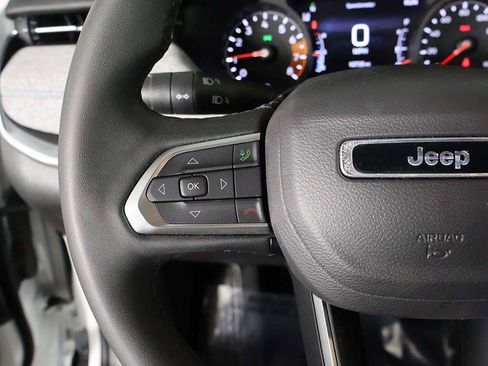 Used 2025 Jeep Compass Latitude AWD/4WD image 38