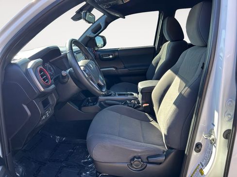 Used 2019 Toyota Tacoma TRD Off-Road w/ Technology Package AWD/4WD image 21