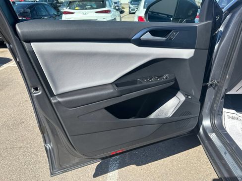 Certified 2023 Volkswagen Taos SE AWD/4WD image 16