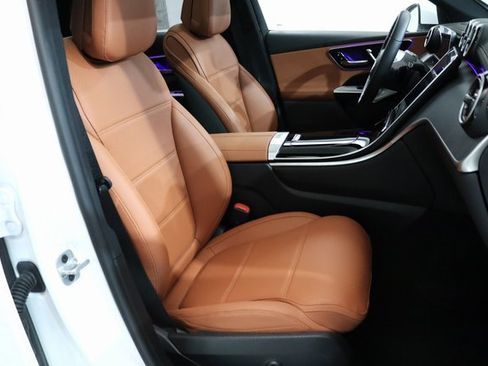 Used 2024 Mercedes-Benz GLC 300 4MATIC w/ Driver Assistance Package image 20