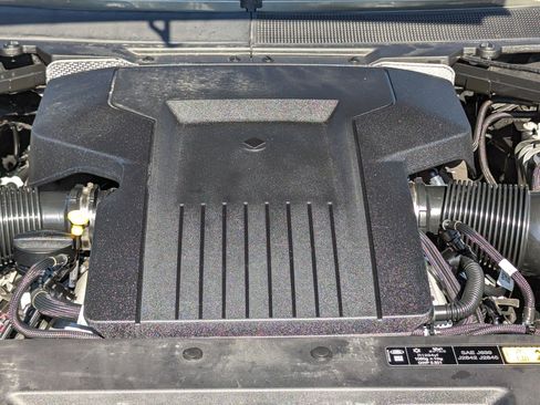 Certified 2025 Land Rover Defender 110 image 43