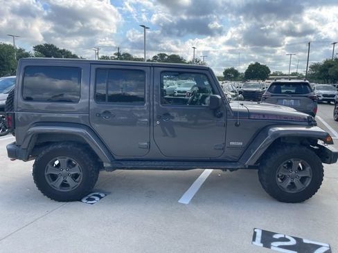 Used 2017 Jeep Wrangler Unlimited Rubicon AWD/4WD image 2