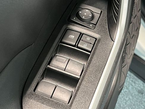 Used 2025 Toyota RAV4 XLE AWD/4WD image 35