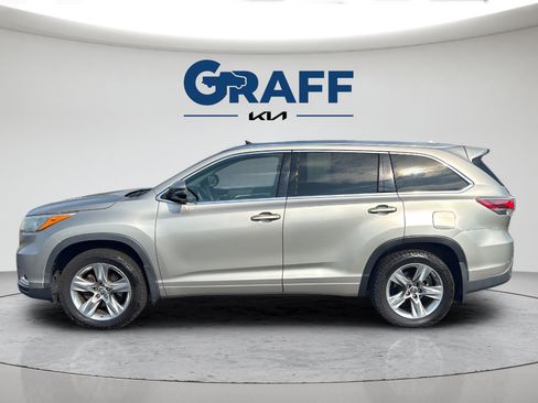 Used 2016 Toyota Highlander Limited Platinum w/ Four Season Floor Mat Package AWD/4WD image 3