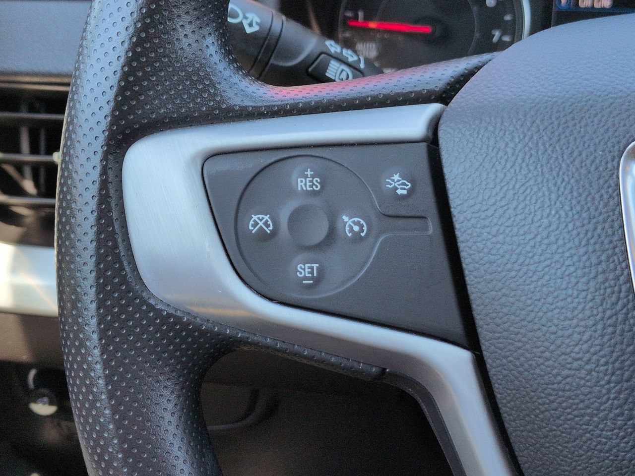 Used 2024 GMC Terrain SLE w/ Driver Convenience Package FWD image 24