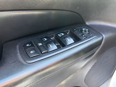 Used 2017 Jeep Grand Cherokee Laredo w/ Quick Order Package 23E image 9