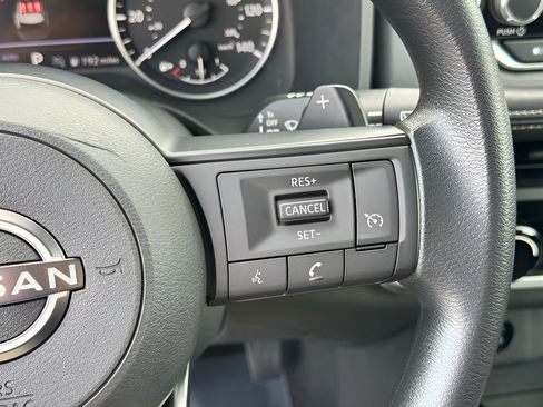 Used 2024 Nissan Rogue S AWD/4WD image 12