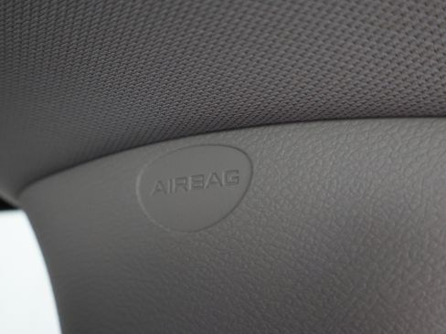 Used 2023 Chrysler Pacifica Touring-L AWD/4WD image 46