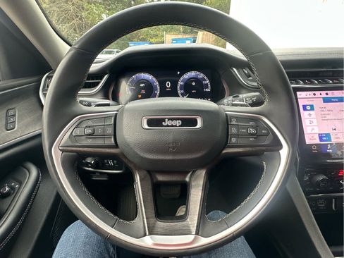 Used 2023 Jeep Grand Cherokee Limited image 26