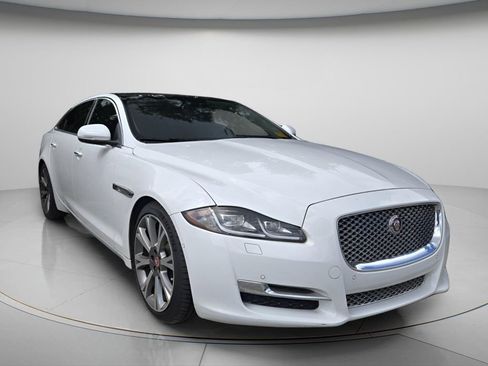 Used 2019 Jaguar XJ L Portfolio RWD image 4