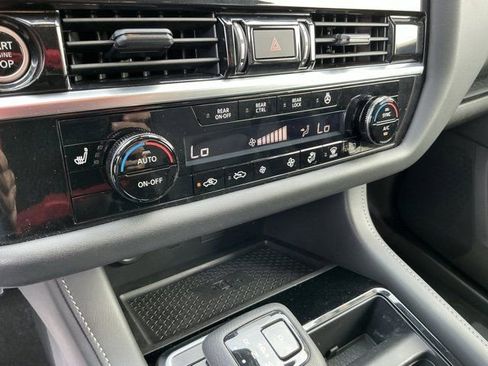 Used 2024 Nissan Pathfinder SL AWD/4WD image 23