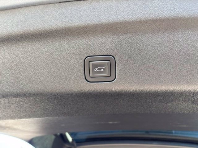 Used 2025 Chevrolet Suburban Z71 AWD/4WD image 42