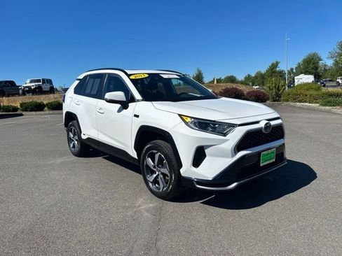 Used 2021 Toyota RAV4 SE w/ Weather & Moonroof Package AWD/4WD image 8