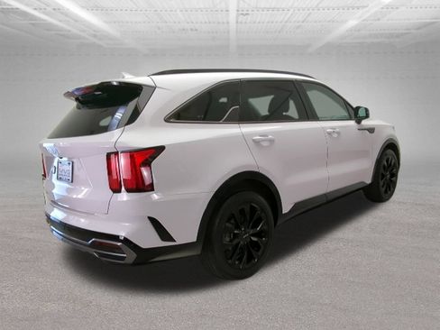 Used 2023 Kia Sorento SX FWD image 5