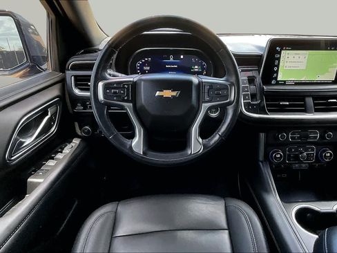 Used 2022 Chevrolet Suburban LT w/ Luxury Package RWD image 6