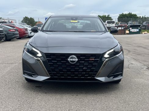Used 2025 Nissan Altima 2.5 SR FWD image 2